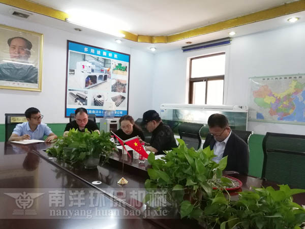 與韓國（guó）客商交流