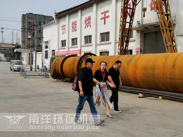 外商在廠區參觀