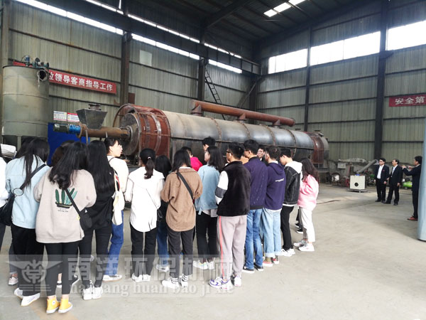 參觀項目實（shí）驗車間（jiān）