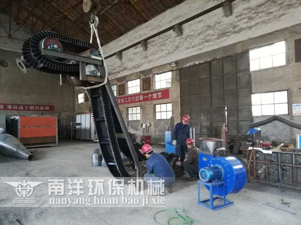 大傾角皮帶輸送機製造現場