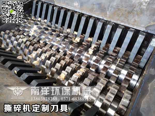 撕碎機破碎腔與動（dòng）刀輥