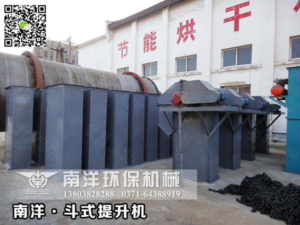 建材客戶(hù)定製的四台鬥(dòu)式提升機交付發貨 建材客(kè)戶定製的四台鬥式提升機交(jiāo)付發貨