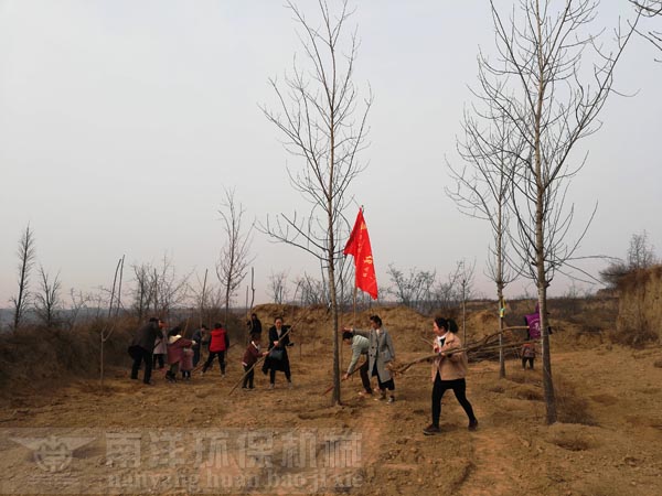 800av凹凸视频在线观看環保義務植樹現（xiàn）場