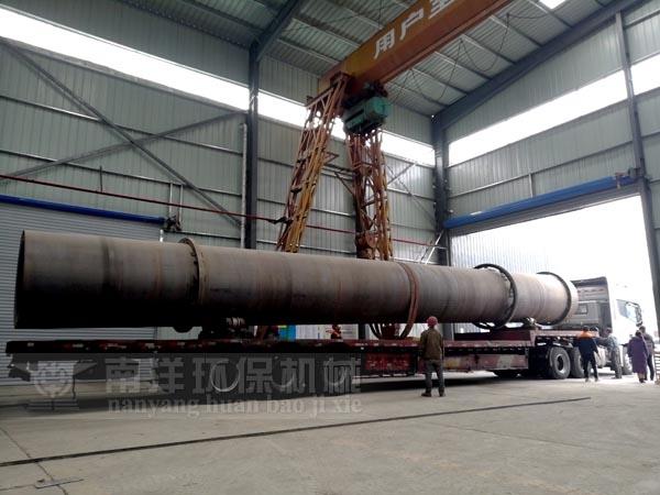 汙泥烘幹機（jī）設備裝車發貨（huò）